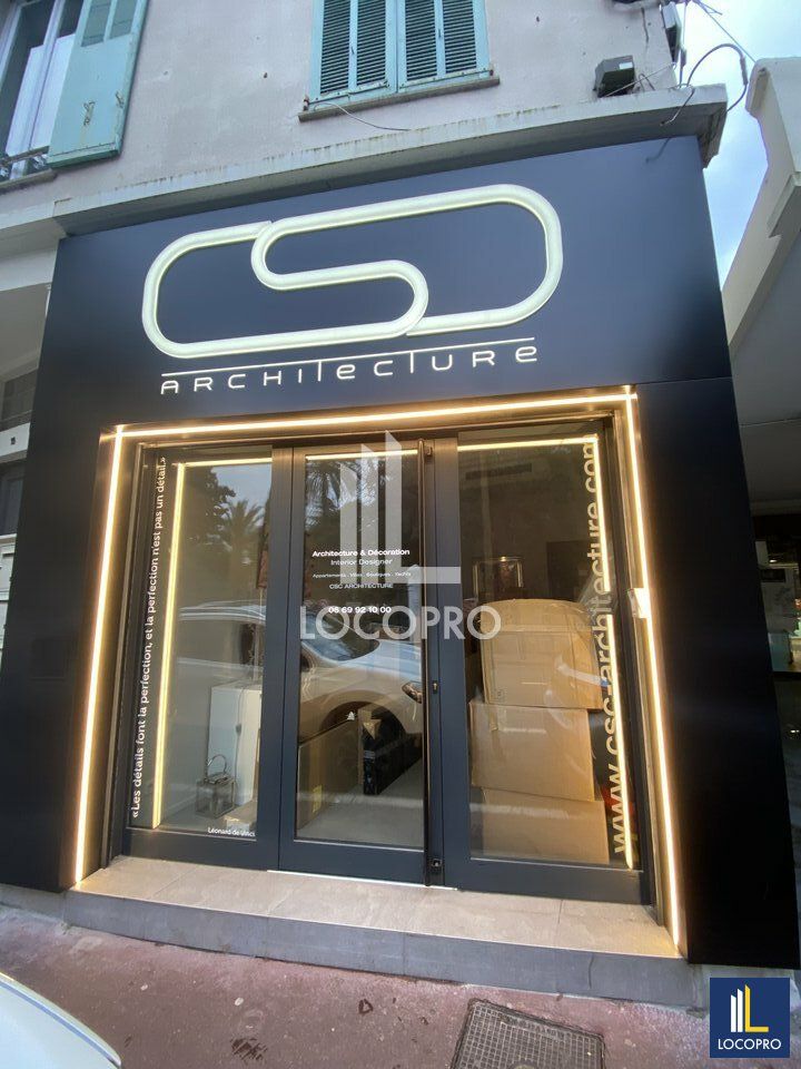 Location local commercial 50.1 m² non divisibles