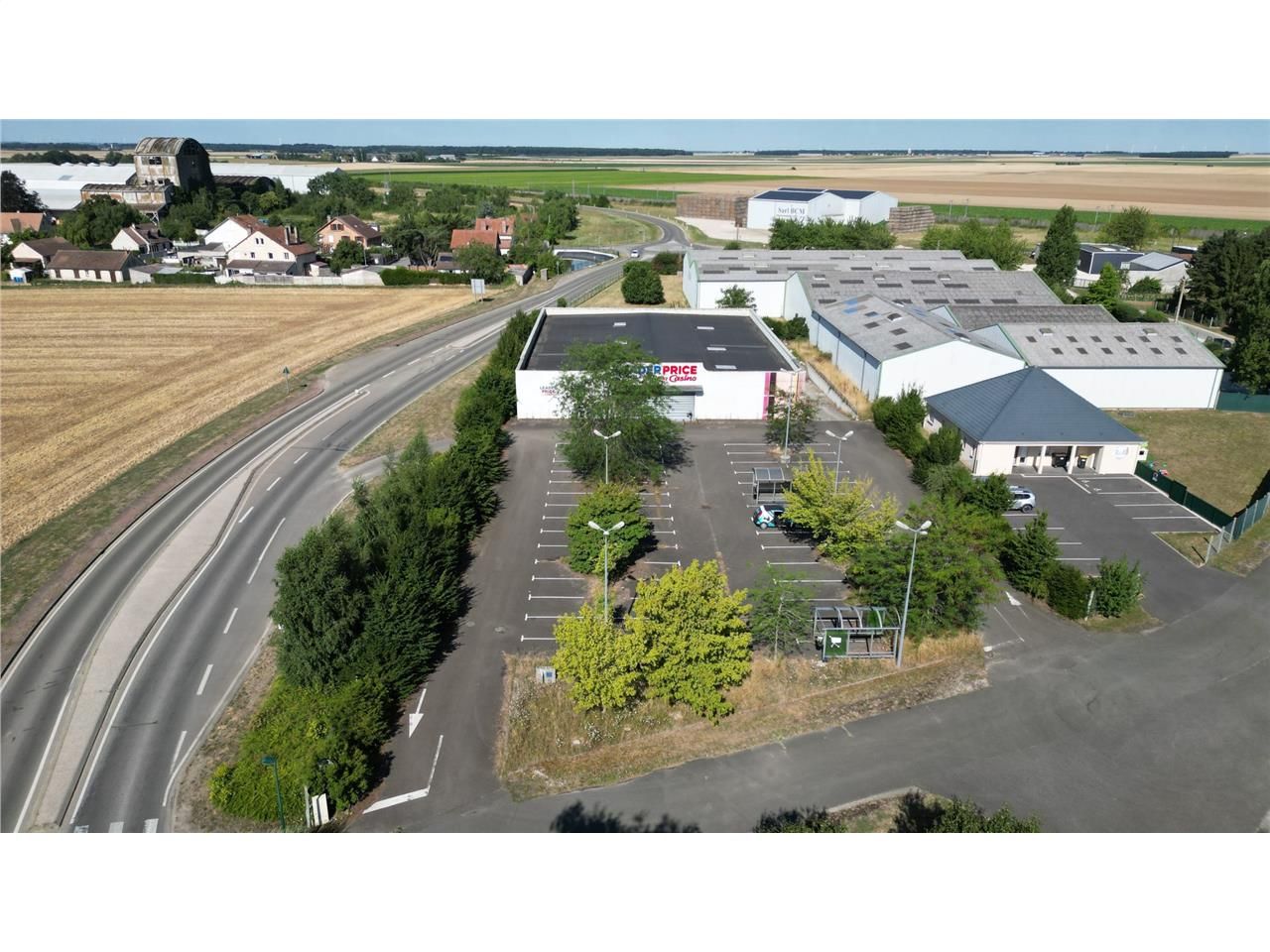 Vente local 1155 m² à Les Villages Vovéens