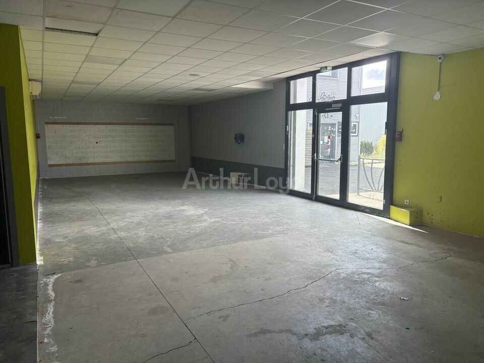 A LOUER - LOCAL 485m2 - LA VIGIE