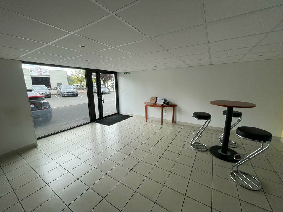 SAINTES - BATIMENT INDUSTRIEL A VENDRE