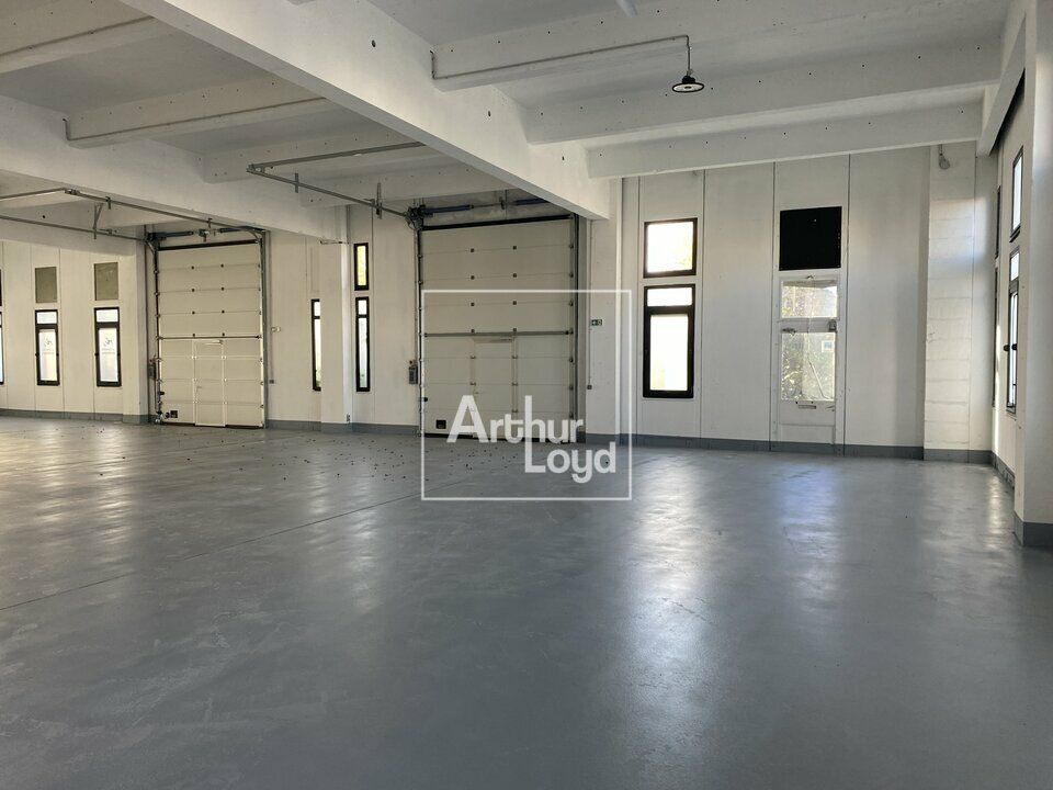 Location local d''activites 849 m² non divisibles