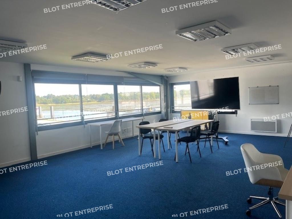 Location bureaux 200 m² non divisibles