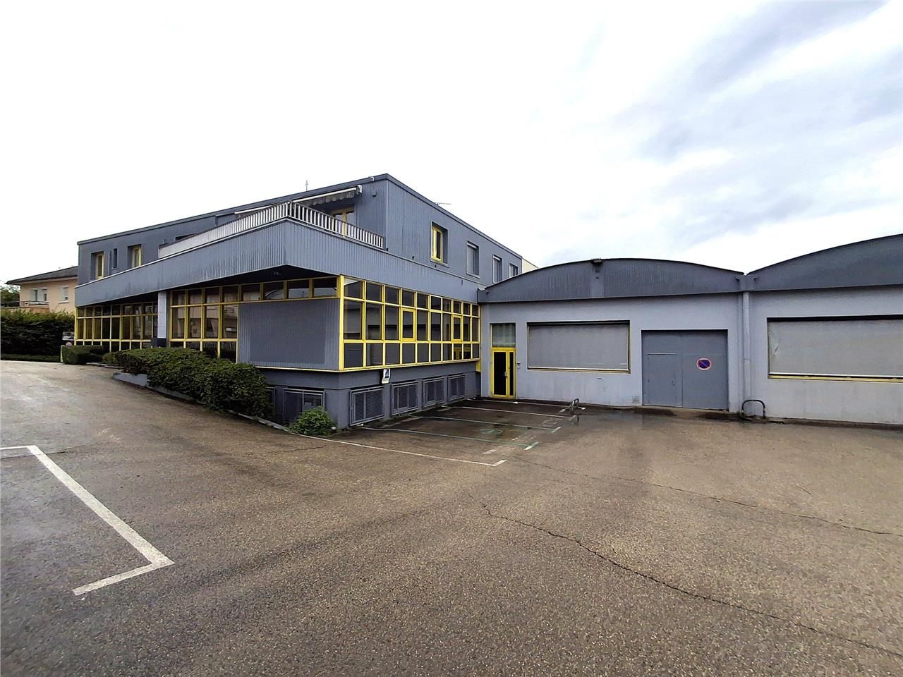 Vente local 7100 m² à Oyonnax