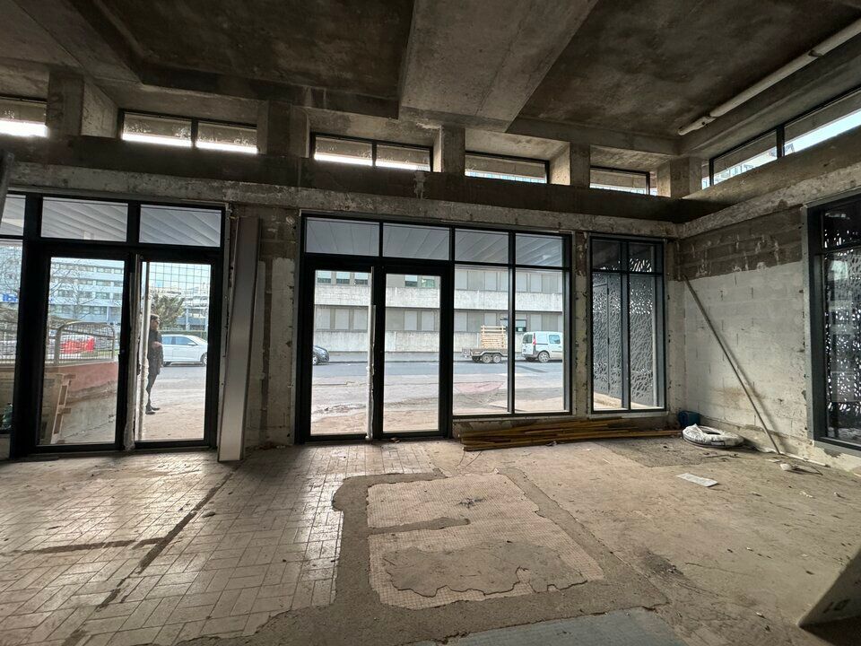 TOURS CENTRE COMMERCE A LOUER 471 M² PROXIMITE GARE ET CHAMP GIRAULT AVEC EXTRACTION