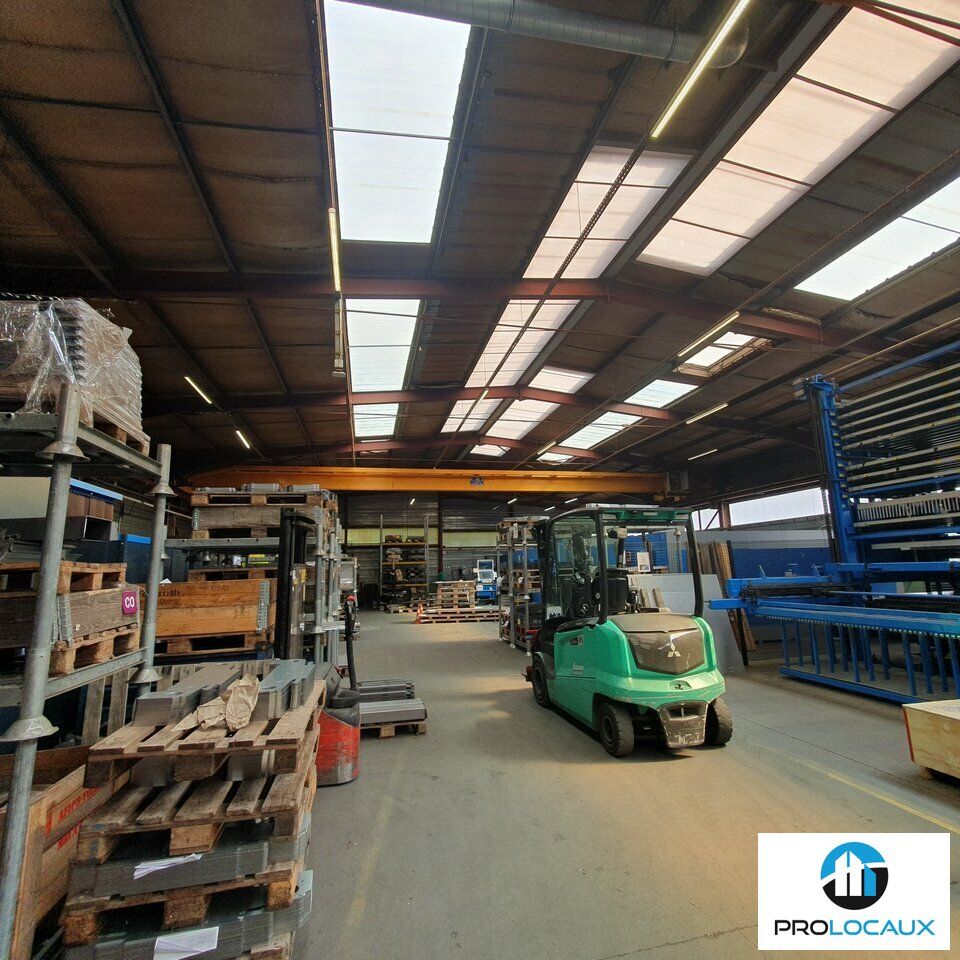 Vente local d''activites 1840 m² non divisibles