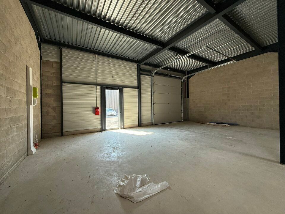 Vente local d''activites 201 m² non divisibles