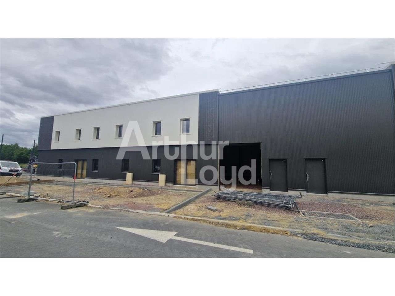 Vente local 253.00 m² à CORMELLES LE ROYAL