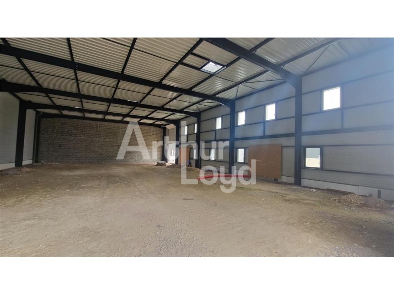 Vente local 253.00 m² à CORMELLES LE ROYAL