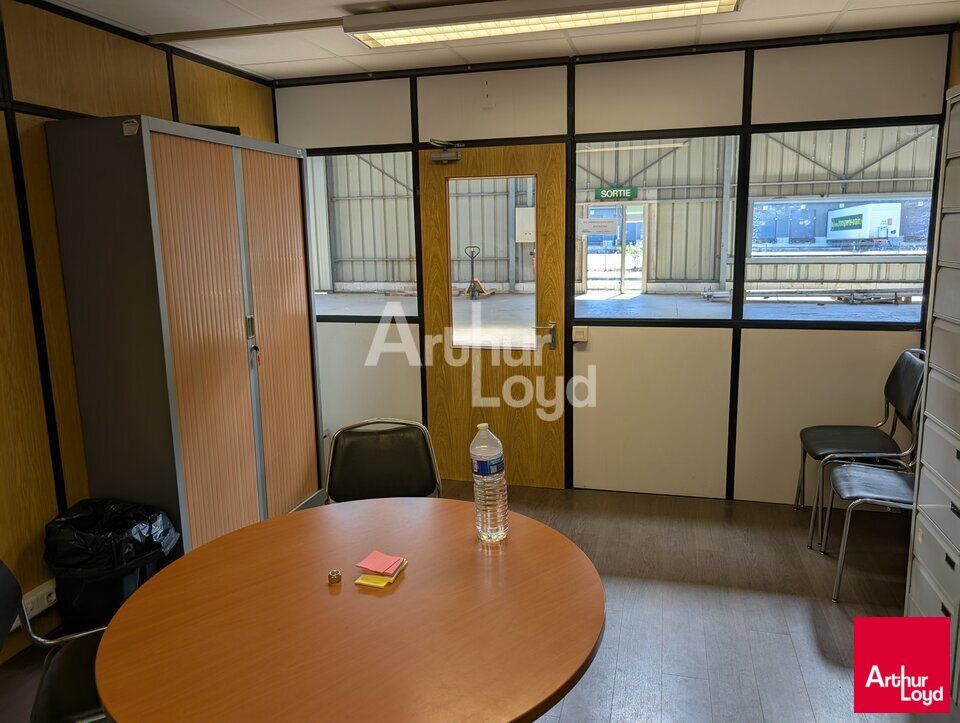 OPPORTUNITE LE RHEU - ENTREPOT A VENDRE - 3200 M²