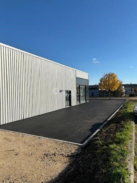 A LOUER BATIMENT DE 430 M²