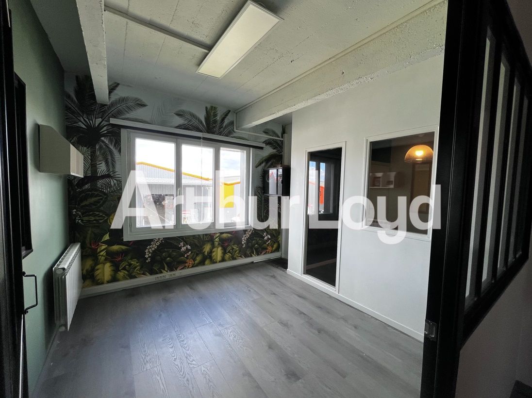 Location bureaux 225.00 m² à CORMELLES LE ROYAL