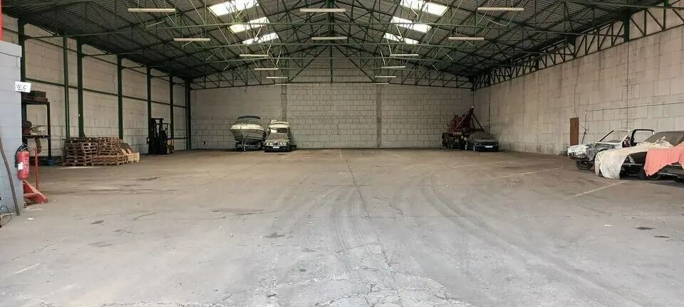 Location entrepôts 1214 m² non divisibles
