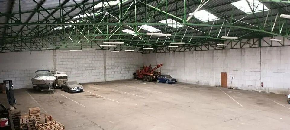 Location entrepôts 1214 m² non divisibles