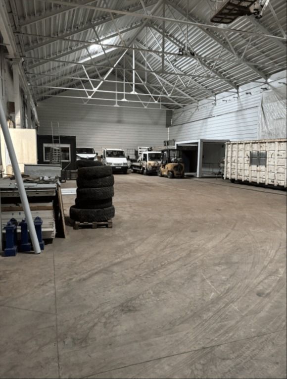Location entrepôts 1200 m² non divisibles