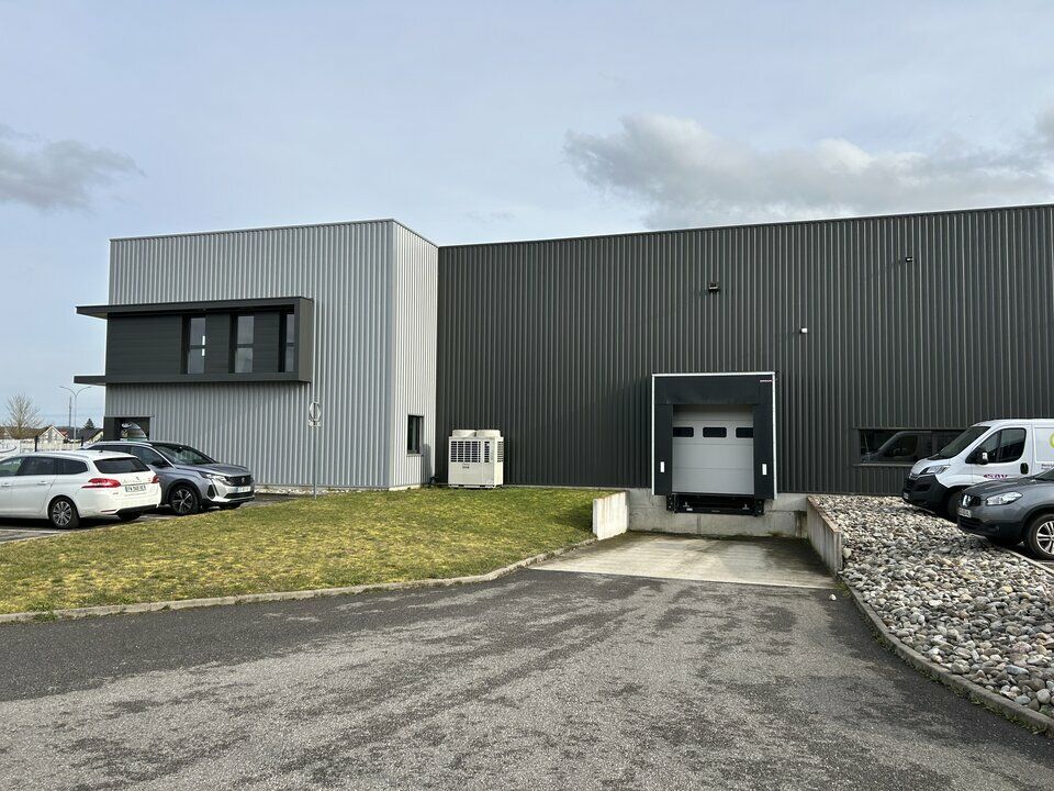 Vente local d''activites 1350 m² non divisibles