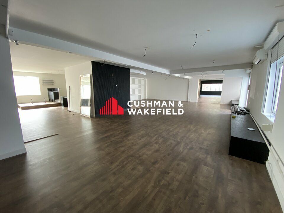 Location local commercial 210 m² non divisibles