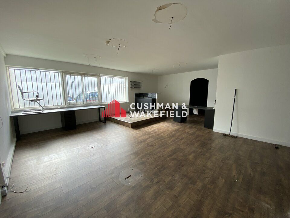 Location local commercial - 210 m²