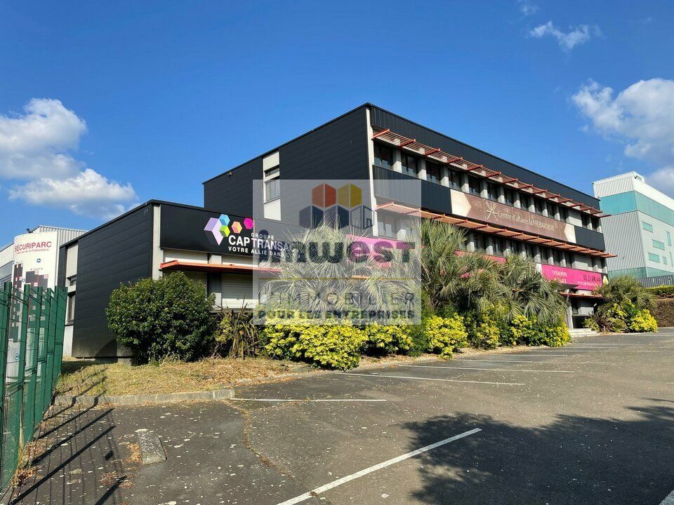 A LOUER - Plateau de bureaux - ZI SUD-EST- 1109m²
