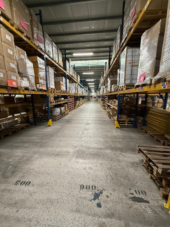 Local à usage d'entrepot de stocakge - à Vendre