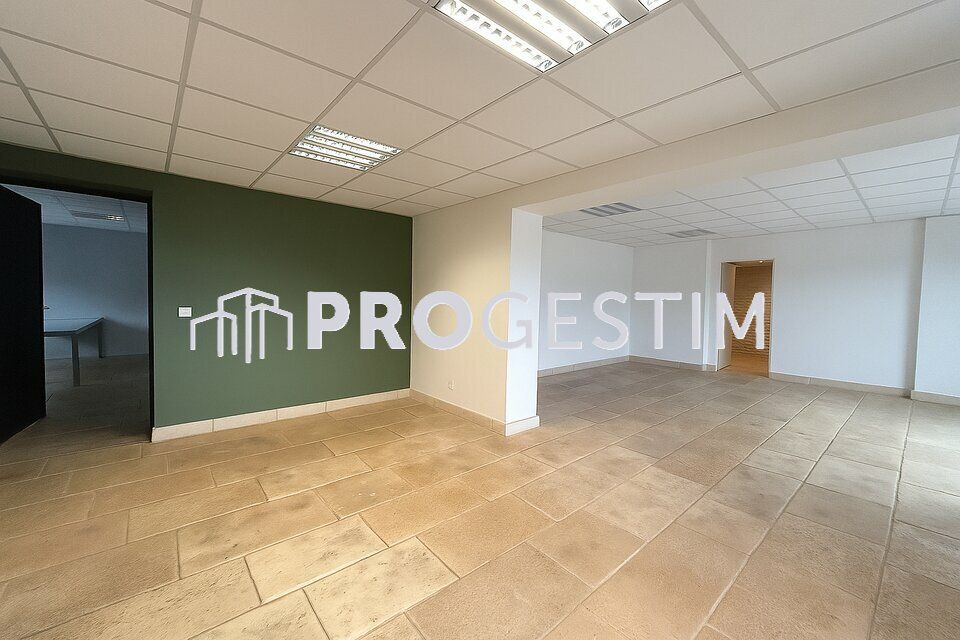 Un bâtiment d'activité avec showroom à Gevrey-Chambertin à LOUER