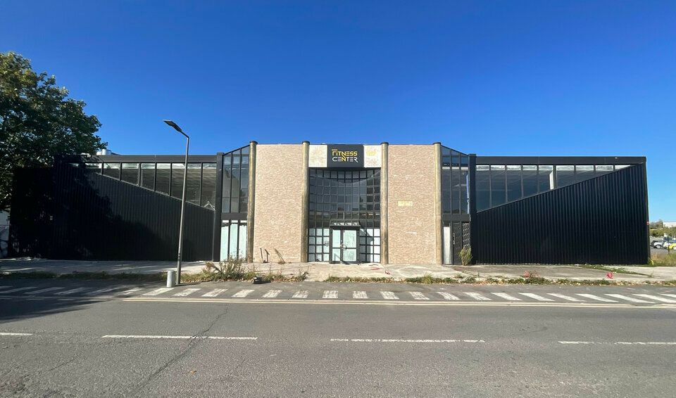 Location local commercial 1485 m² non divisibles