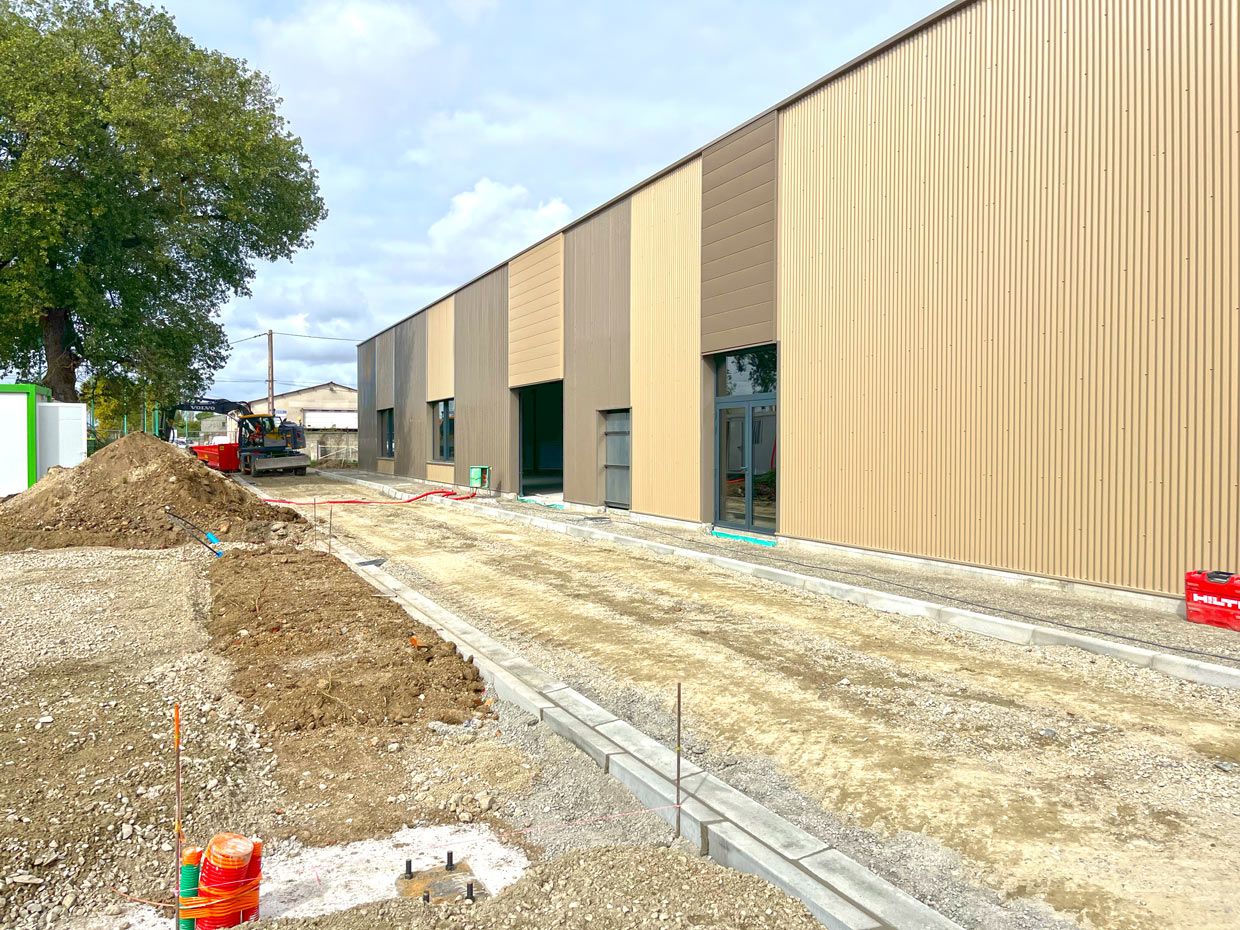 Location local commercial 648.00 m² à MERVILLE