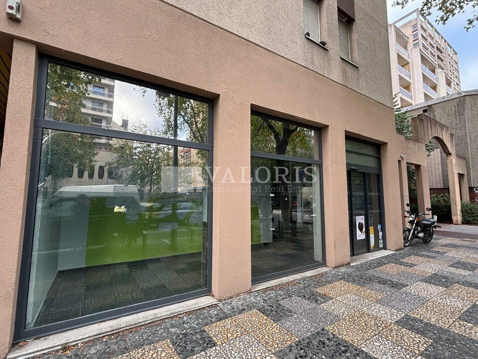 Location local commercial 472 m² non divisibles