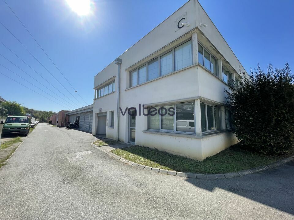 Location local d''activites 200 m² divisibles à partir de 100 m²