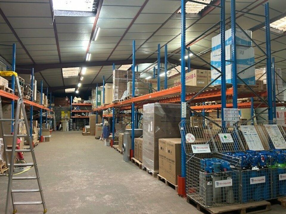 Location local d''activites 750 m² non divisibles