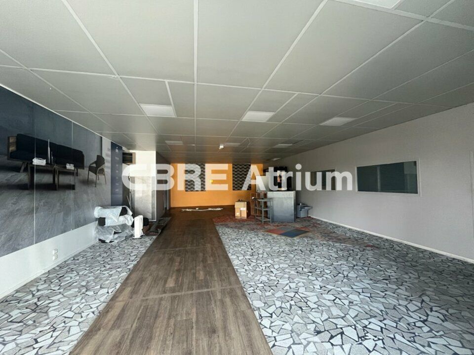 LOCAL COMMERCIAL À LOUER – 460 M² – AVENUE DU BREZET