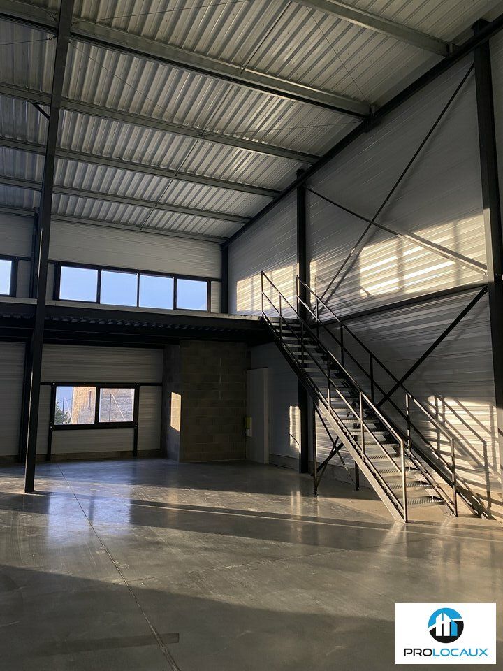 Vente local d''activites 1280.94 m² non divisibles