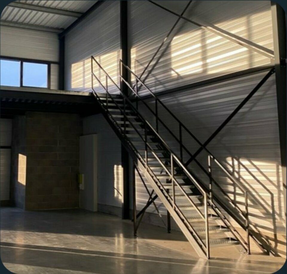 Location local d''activites 140 m² non divisibles