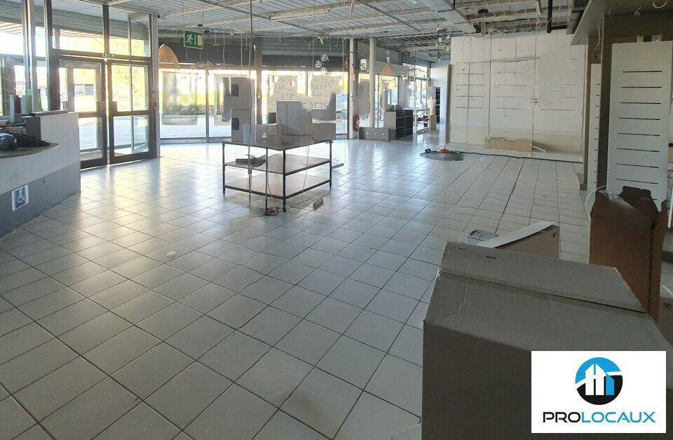 Location local commercial 930 m² non divisibles