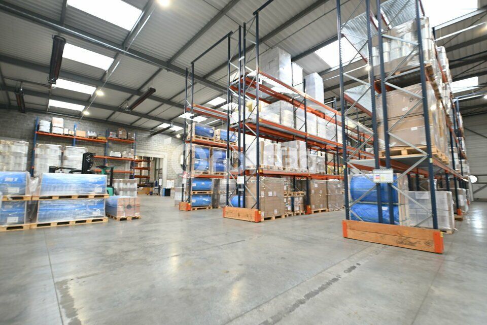 Vente local d''activites 2242 m² non divisibles