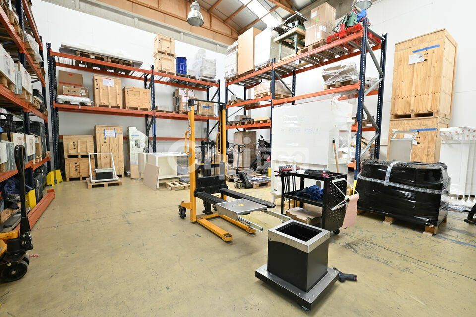 LOCAL D'ACTIVITE A LOUER - 206 m² - DARDILLY 