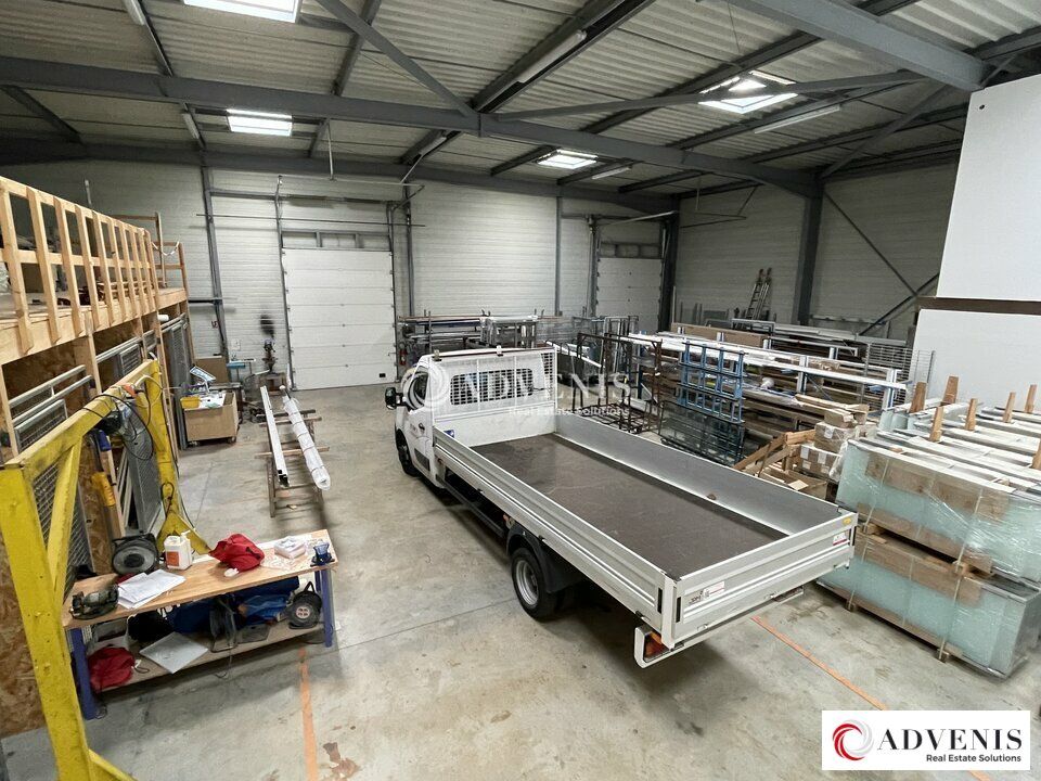 A LOUER - BATIMENT INDEPENDANT DE 900 M² - PROCHE SORTIE 9