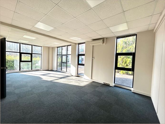Vente Bureaux récents 63 m² non divisibles