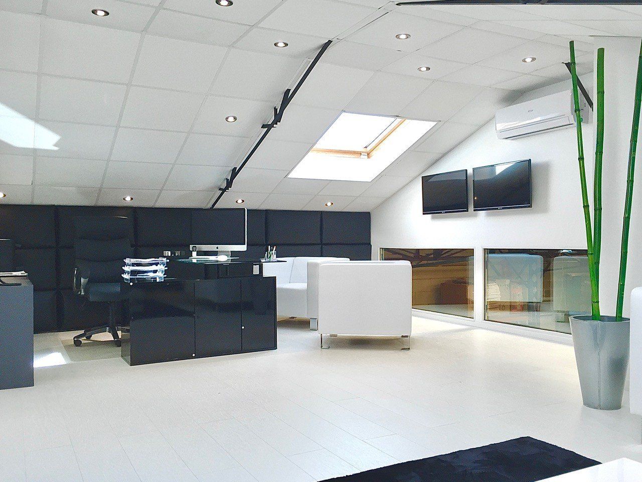 Location local 578 m² à VEIGNE