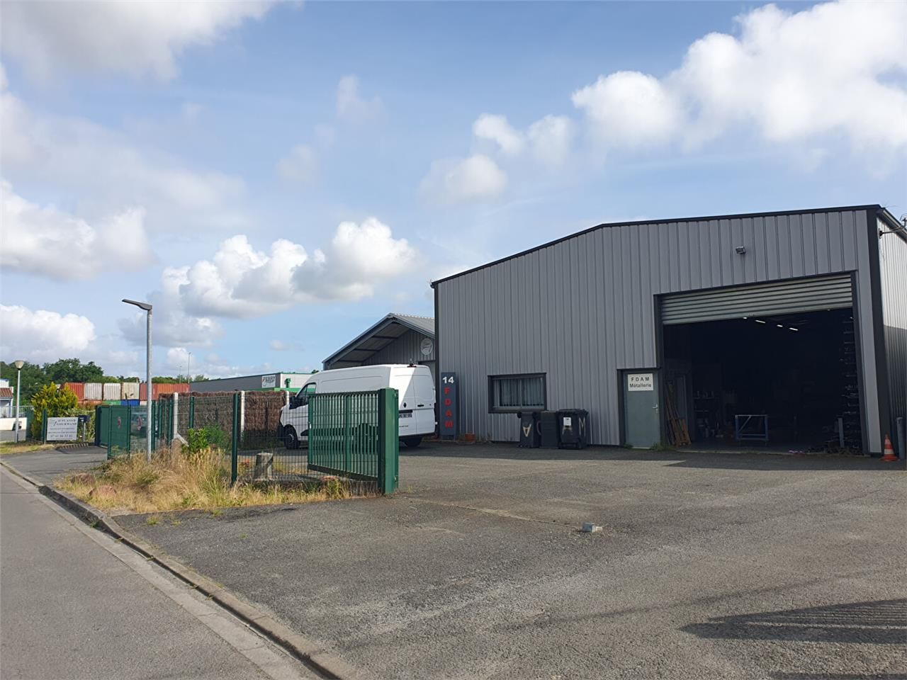 Vente local 500.00 m² à CESTAS