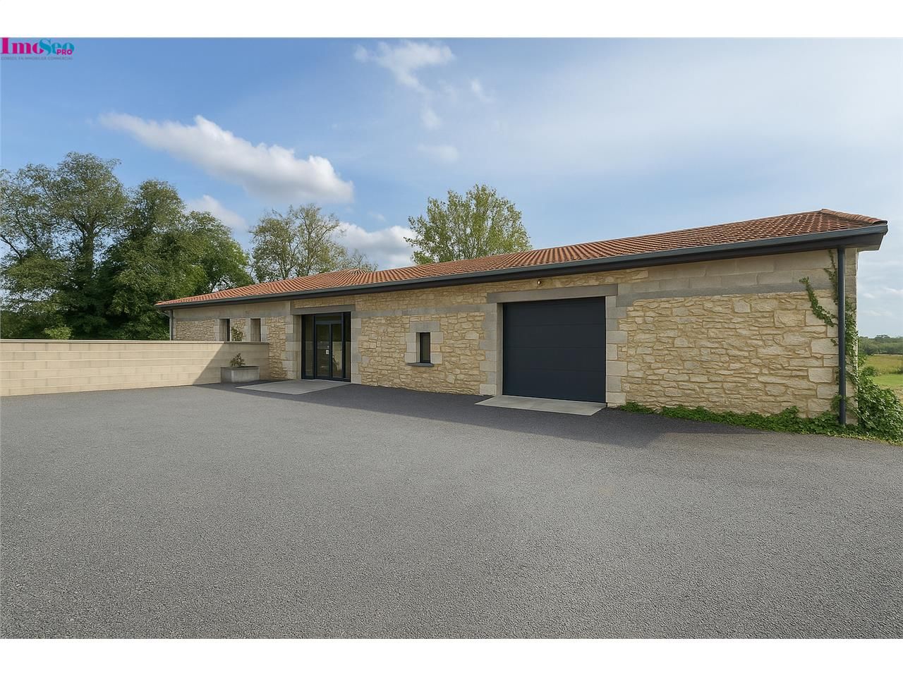 Location local 260.00 m² à SAINT LOUBES