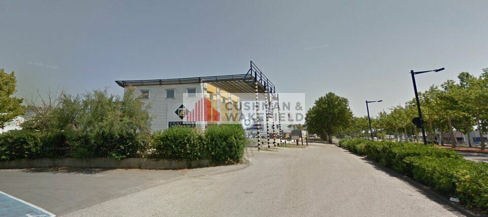 NIMES - LOCAL COMMERCIAL A LOUER