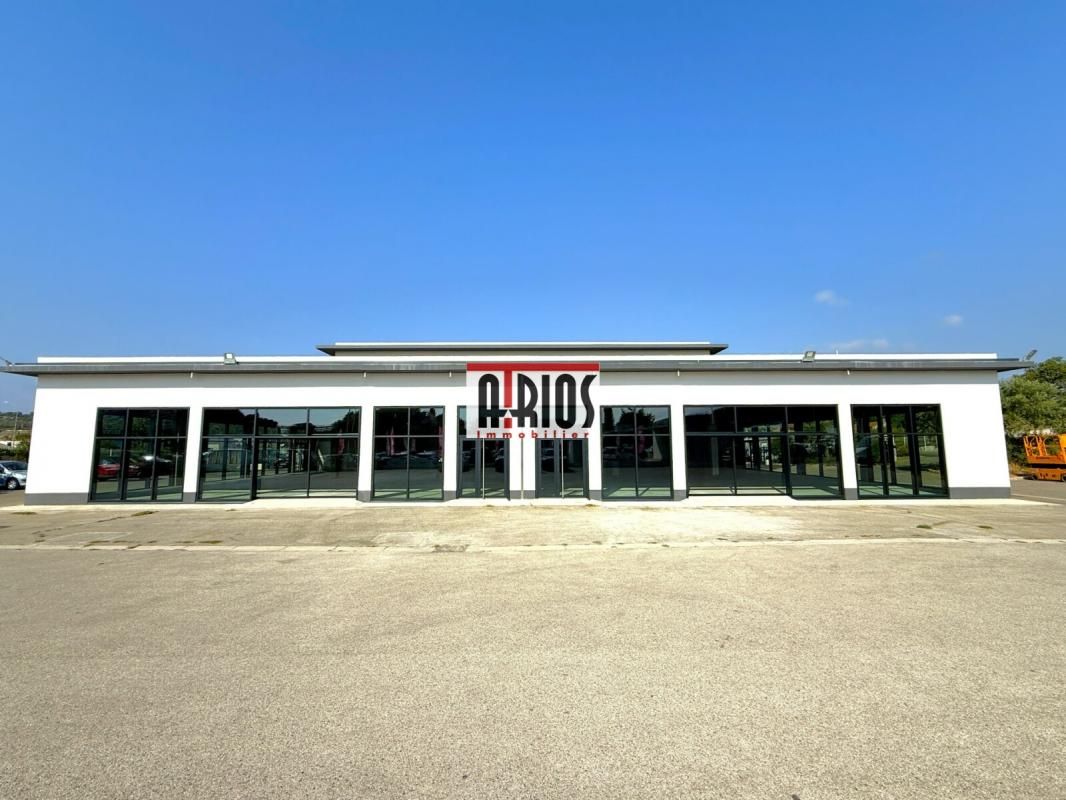 Location local commercial 650 m² non divisibles