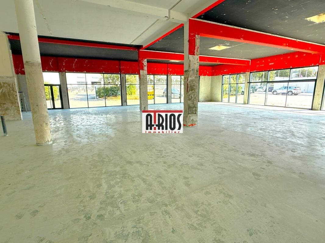 Location local commercial 650 m² non divisibles