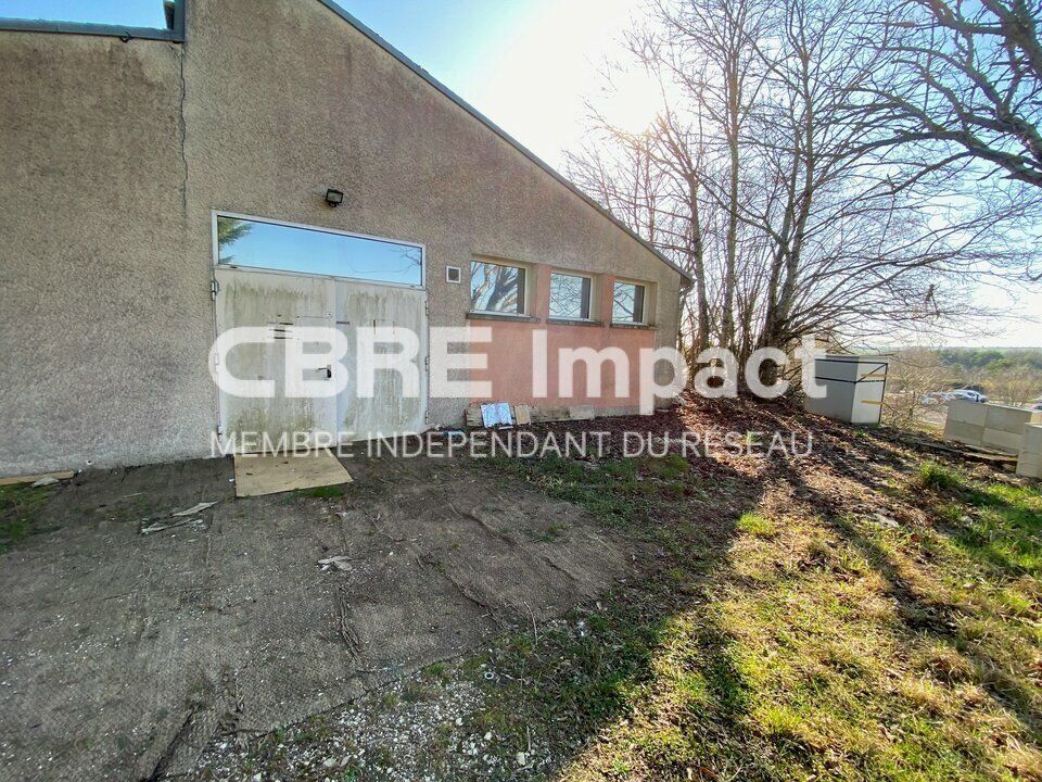 Location local d''activites 140 m² non divisibles
