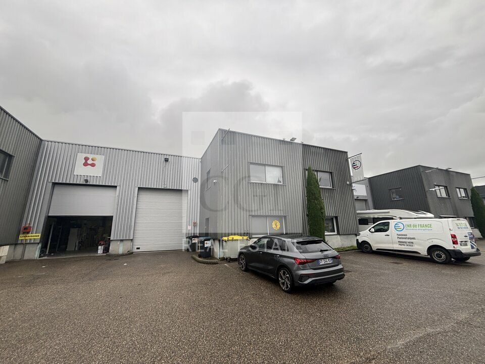 Location local d''activites 258.13 m² non divisibles