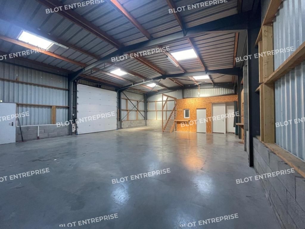 Location entrepôts 208 m² non divisibles