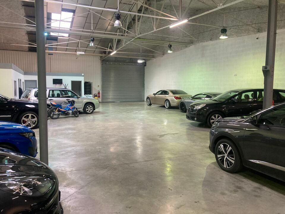 Vente local d''activites 604 m² non divisibles