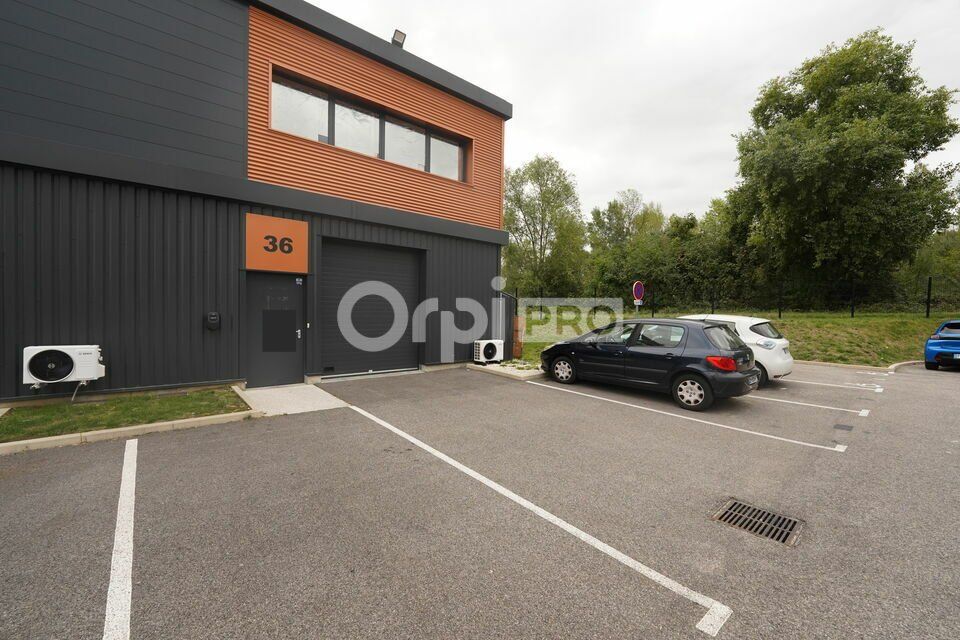 Location local d''activites 101.9 m² non divisibles