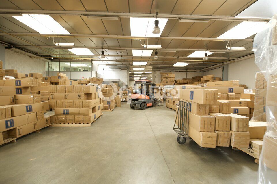 Location local d''activites 1335 m² non divisibles