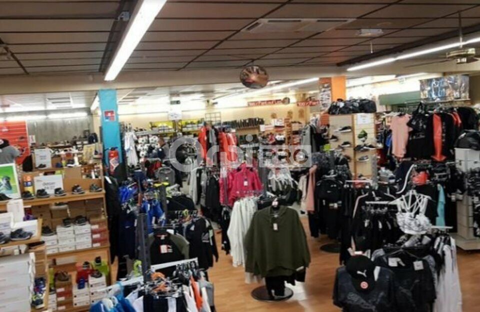 Location local commercial 1530 m² non divisibles